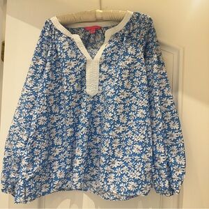 Lilly Pulitzer Blue and White Daisy Tunic Top